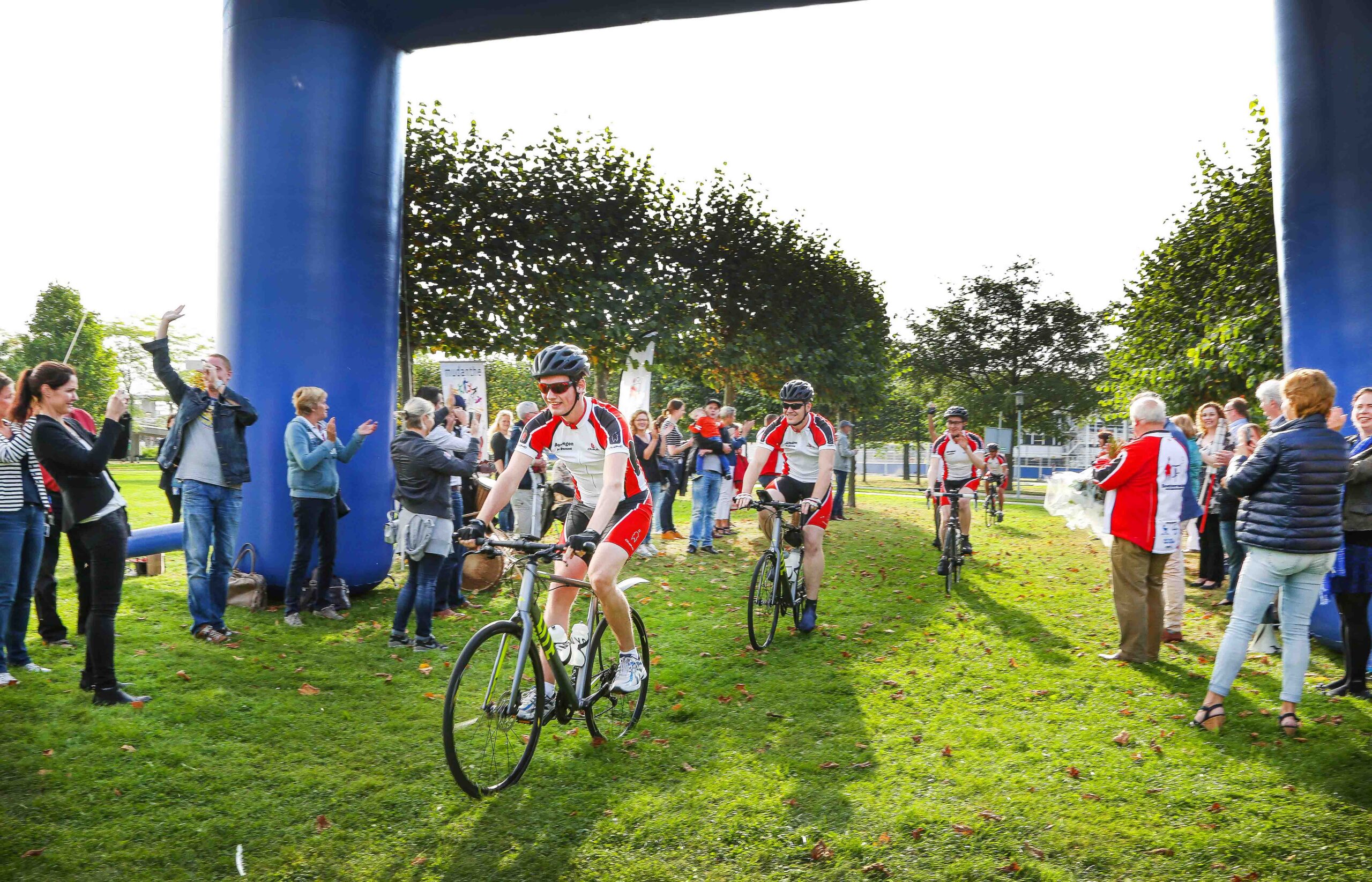 20160921 persfoto3 Bloedverwanten fietsen naar Stavanger